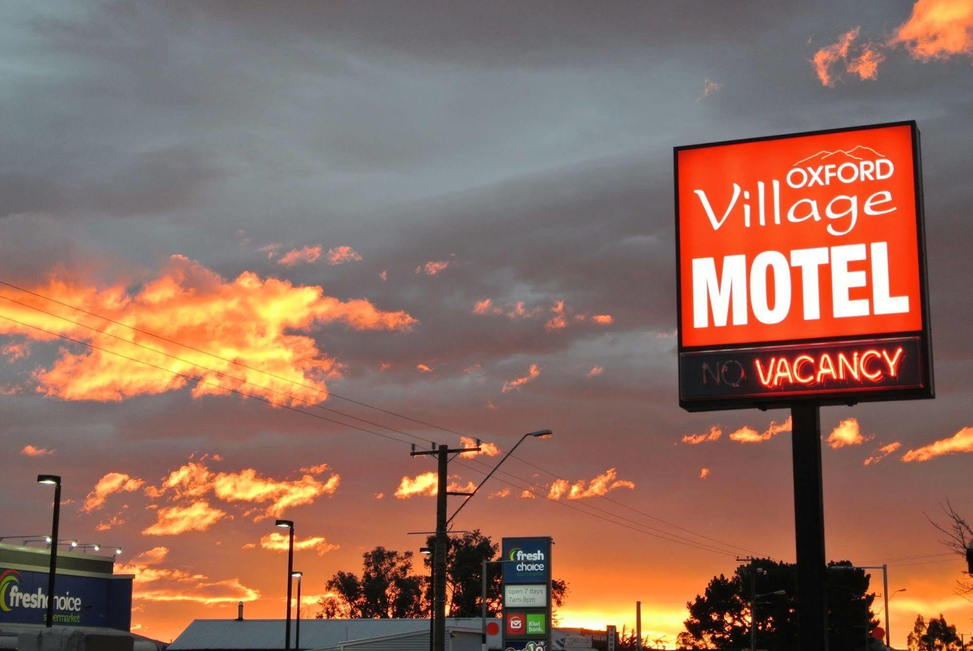 Oxford Village Motels Exterior photo